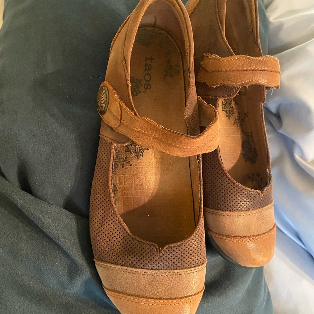 Taos Footwear Brown Tan Mary Jane Strap Flats - Picture 1 of 4
